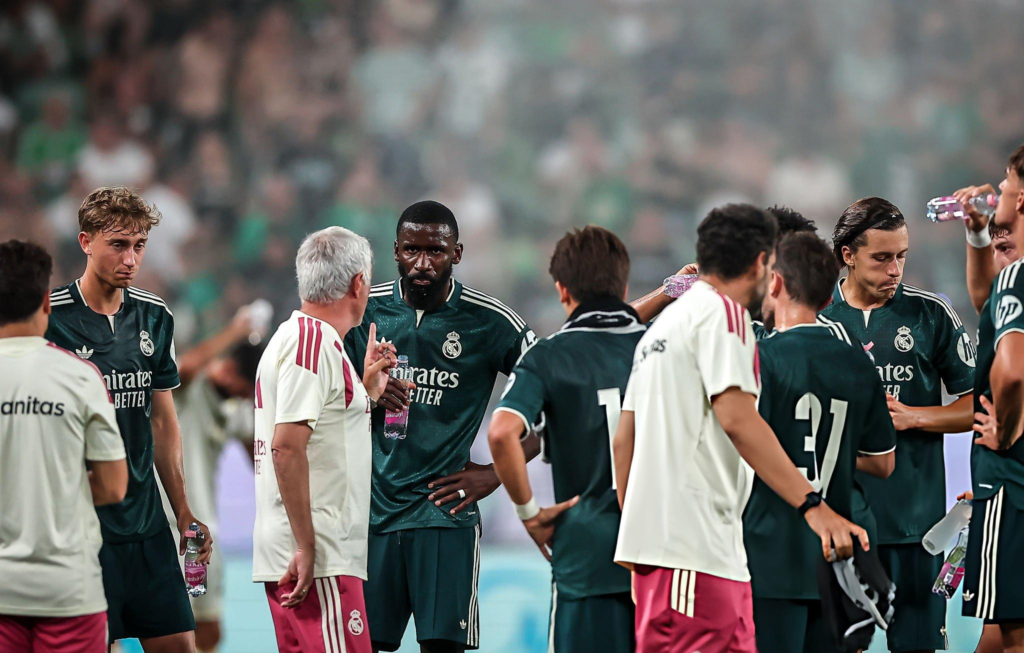 Real Madrid & Barcelona Delayed as Mourinho Prepares Revolution 2 José Mourinho Finally Has Full Real Madrid Squad as 5 World Cup Galácticos Return