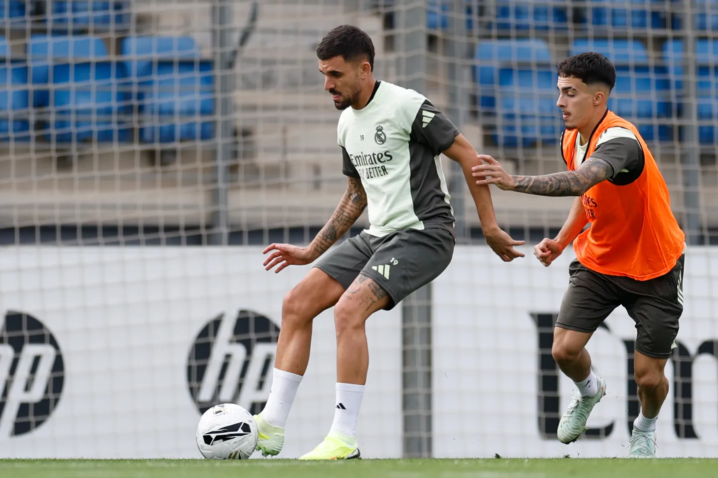 Real Madrid Back in Training Ahead of El Clásico: Ceballos, Huijsen & Asensio Return to the Group