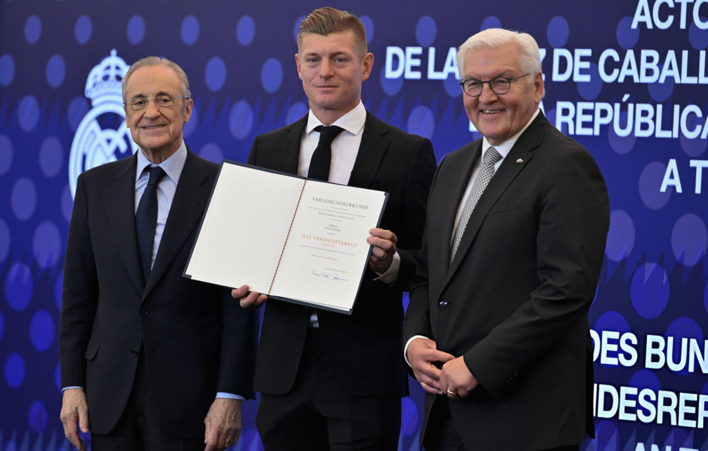 Toni Kroos Receives One of Germany’s Highest Honours at the Bernabéu