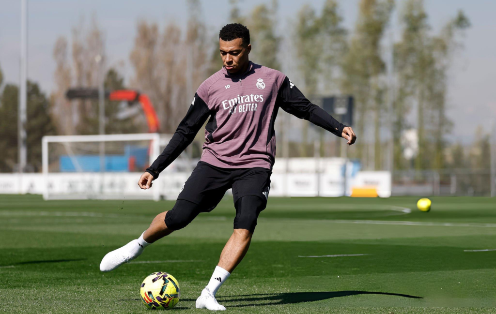 Mbappé and Carreras Set to Travel for City Clash! 2 Mbappé