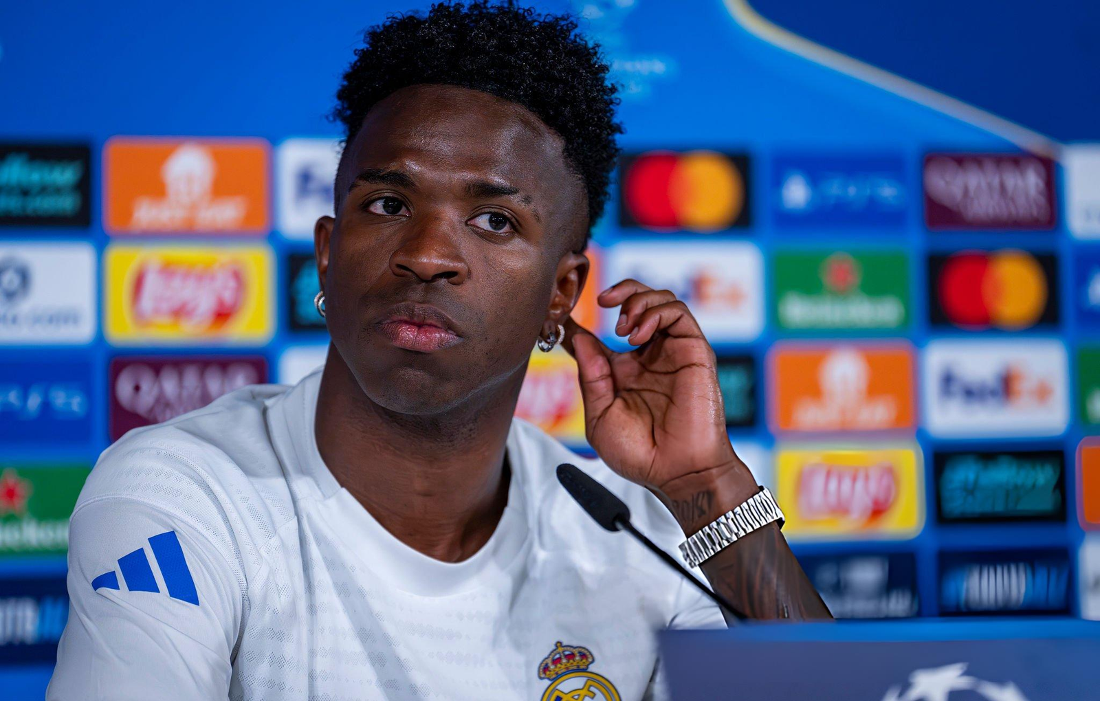 Vinícius Júnior Drops Major Hint on Future: “I’ll Renew at the Right Time”