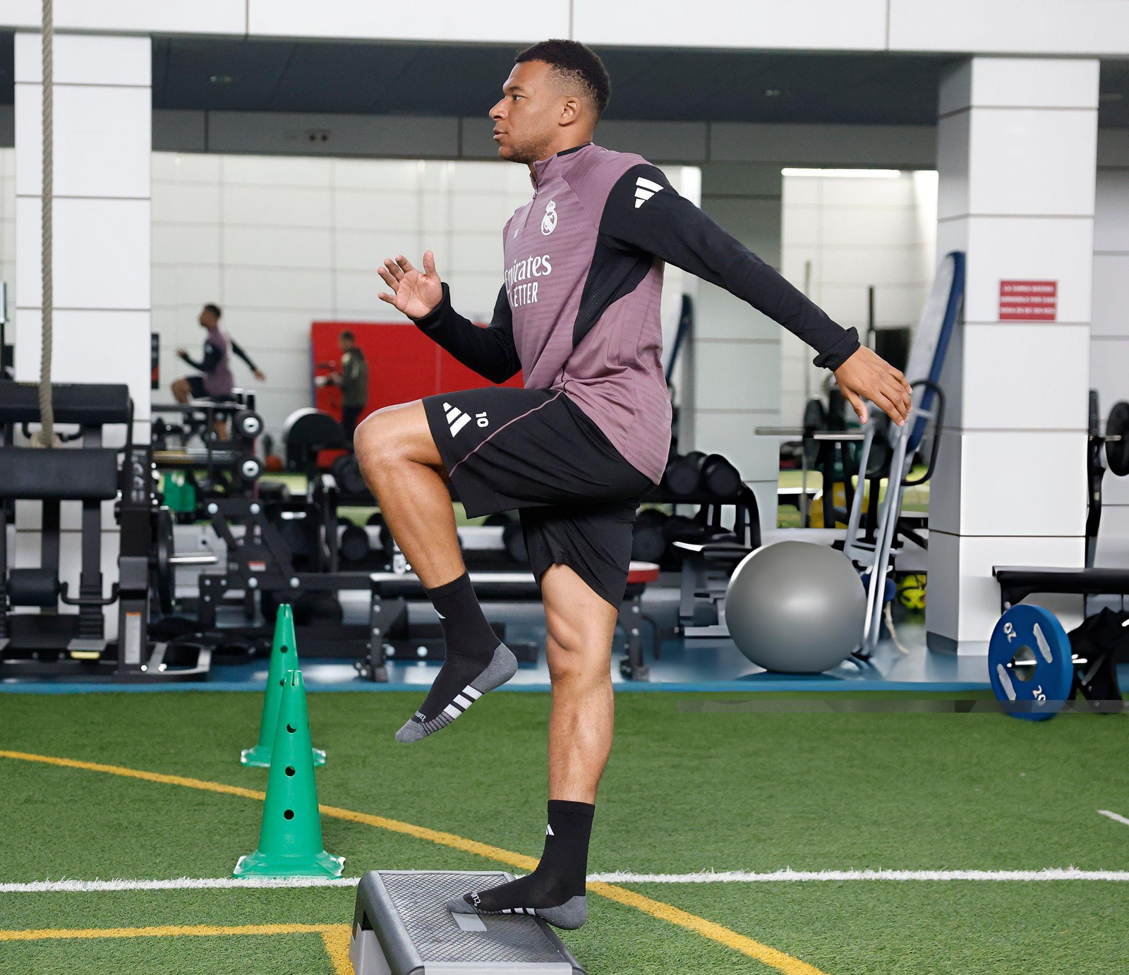Kylian Mbappé Returns to Training Ahead of Season-Defining Clásico 2 Kylian Mbappé Returns to Training Ahead of Season-Defining Clásico