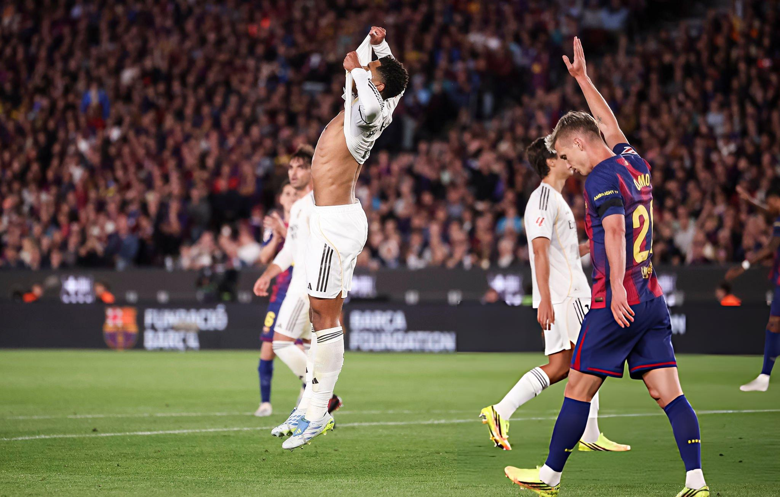 Barcelona Clinch La Liga as Real Madrid Fall in Bitter Clásico 2 Barcelona Clinch La Liga as Real Madrid Fall in Bitter Clásico