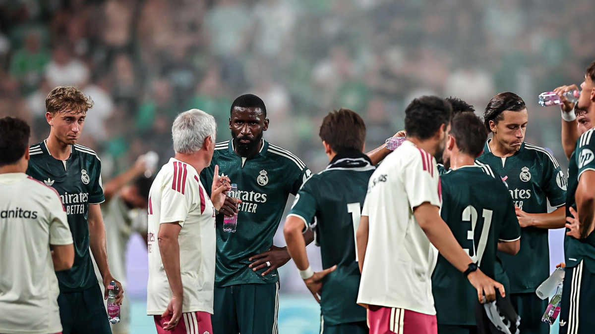 Real Madrid & Barcelona Delayed as Mourinho Prepares Revolution