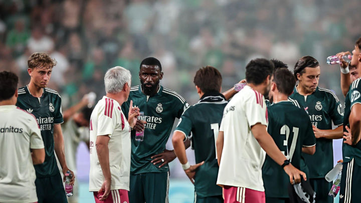 Real Madrid & Barcelona Delayed as Mourinho Prepares Revolution