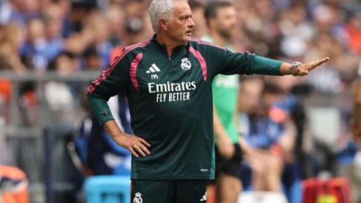 Mourinho: 'There's Time' as Real Madrid Trail Barca by Six 2 Mourinho: 'There's Time' as Real Madrid Trail Barca by Six