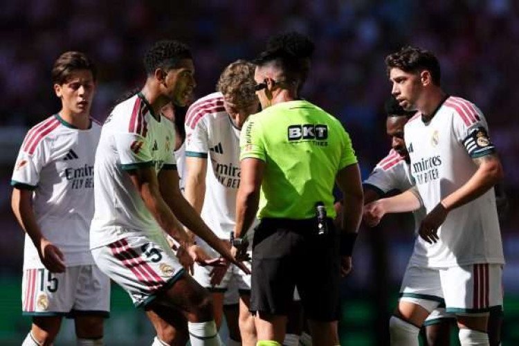 Derby Ref Ortiz Arias Faces Suspension After Madrid Chaos 1 Derby Ref Ortiz Arias Faces Suspension After Madrid Chaos