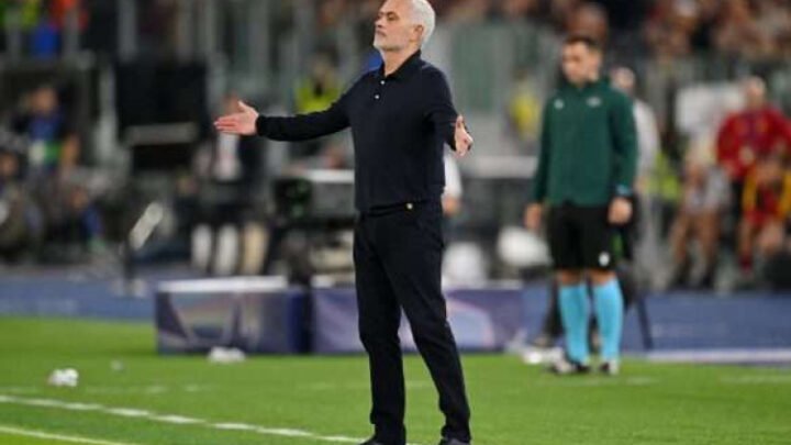 Mourinho Defends Courtois After Teammates Cost Him Clean Sheet